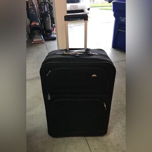 Samsonite rolling medium luggage (black)
